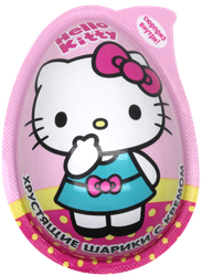 Хрустящие шарики HELLO KITTY с кремом и игрушкой, в капсуле в форме яйца, 15г, крупный план