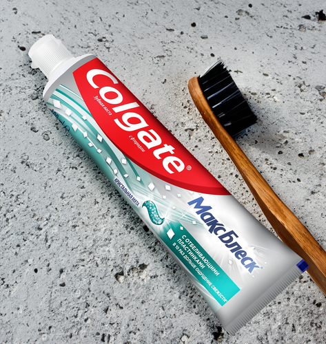Зубная паста COLGATE Макс Блеск Кристальная мята с отбеливающими пластинками для свежего дыхания и отбеливания зубов, 100мл, детальное фото
