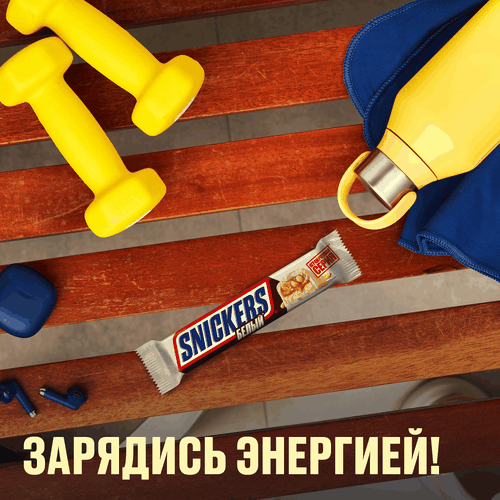 Батончик шоколадный SNICKERS White, 81г, крупный план