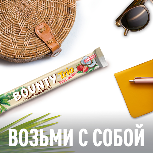 Батончик BOUNTY Трио белый шоколад и клубника 78г., крупный план